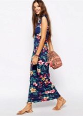 Модна дълга рокля през сезон пролет-лято 2016 с флорален принт