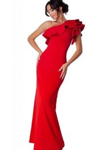 Дълга червена рокля с перче едно рамо