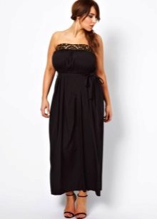 Черна рокля с дължина до глезена за закръглени жени