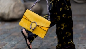 Какво да облечем с жълта чанта?