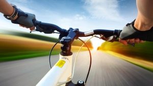 Средна скорост на колоездача в зависимост от различни фактори