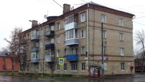Тънкостите на остъкляващите балкони в Хрушчов