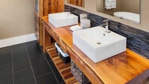 Дървен плот за маса в банята: описание на видовете, съвети за избор и грижи