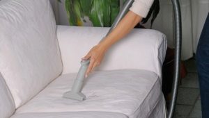 Как да почистите дивана от мръсотия без петна у дома?