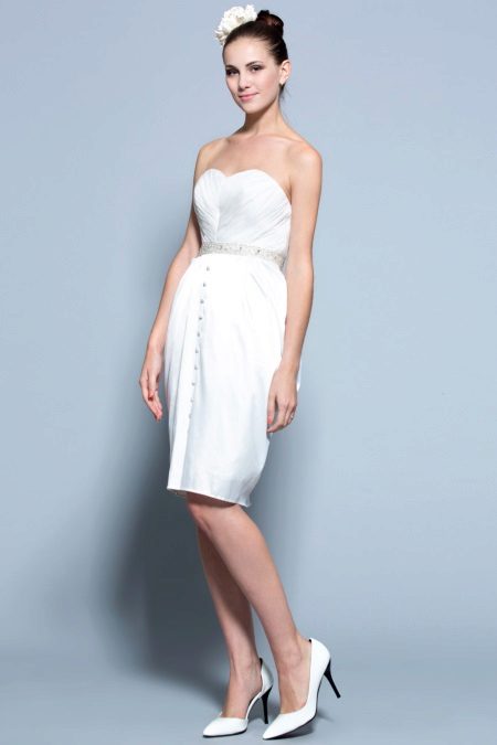Бяла сватбена рокля в стил лале