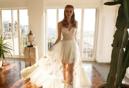 Сватбена рокля без презрамки с прозрачна пола